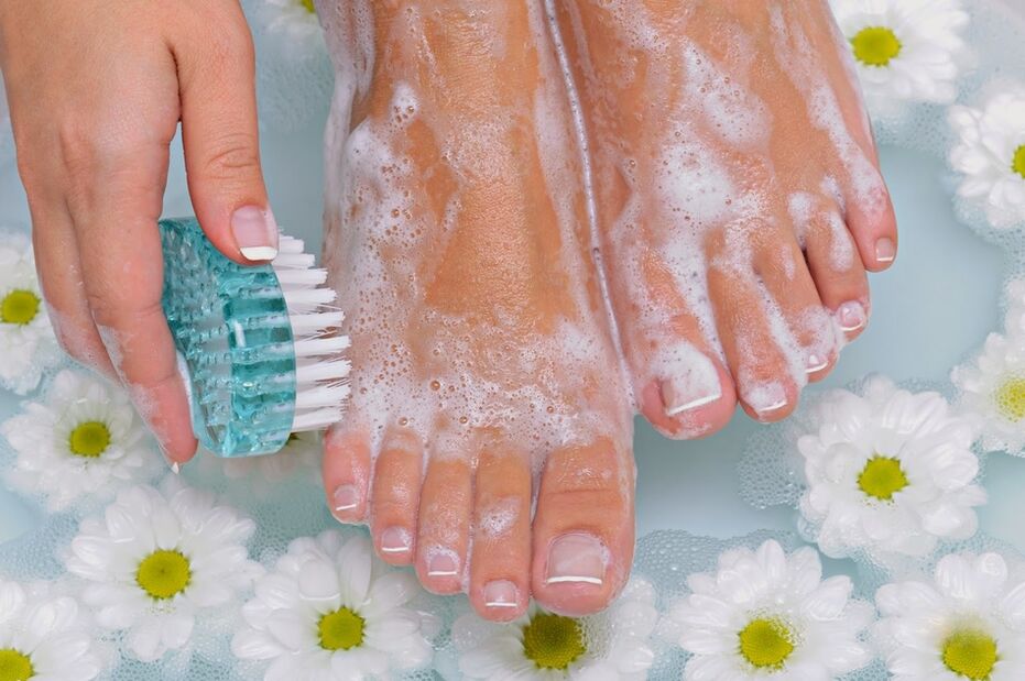 Une hygiène régulière des pieds constitue une excellente prévention contre les infections fongiques. 