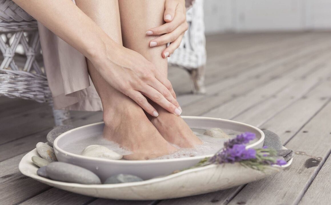 Bains contre la mycose des ongles